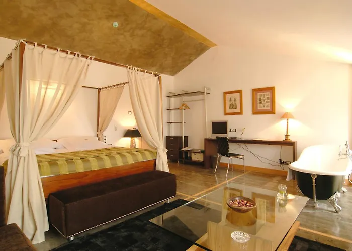 Casa Del Abad 호텔 암푸디아