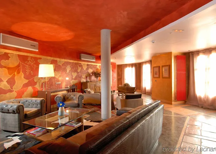 Casa Del Abad 호텔 암푸디아