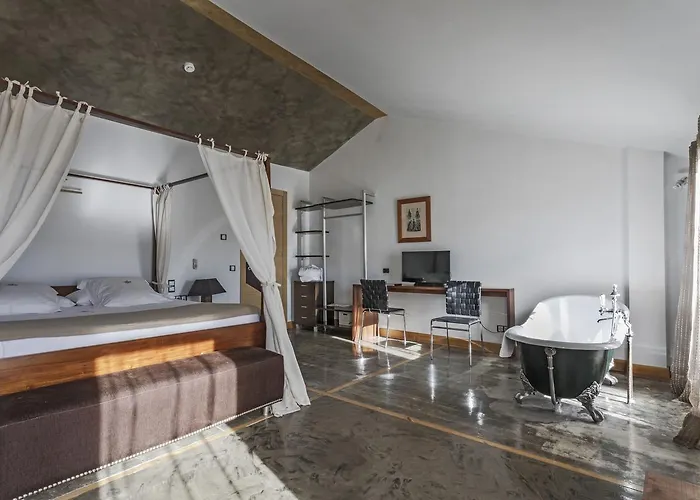 Casa Del Abad 호텔 암푸디아